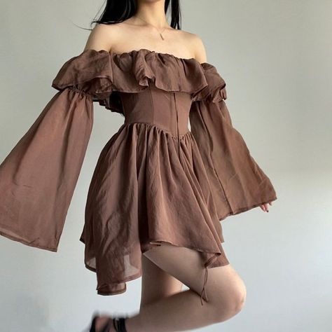 Flowy Dress Aesthetic, Flowy Clothes, Flowy Outfits, Flowy Dress Short, Y2k Aesthetic Fashion, Dress Flowy, Beige Dresses, Brown Dress, Y2k Aesthetic