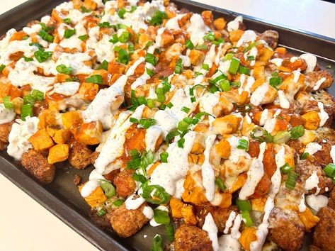 Pioneer Woman Totchos, Buffalo Chicken Totchos Pioneer Woman, Pioneer Woman Tailgate Recipes, Loaded Totchos Recipe, Totchos Recipe Pioneer Woman, Pioneer Woman Buffalo Chicken Totchos, Buffalo Chicken Potato Skins, Buffalo Chicken Tachos, Pioneer Woman Appetizer