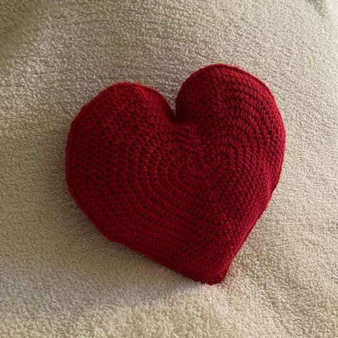 Crochet Heart Aesthetic, Crochet Aesthetic Pillow, Red Heart Pillow, Crochet Pillow Aesthetic, Heart Crochet Pillow, Crochet Heart Tutorial, Crochet Heart Pillow, Crochet A Heart, Crochet Cushion Covers