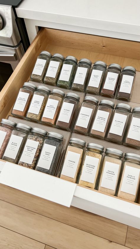 spice jar organization #spices #spiceorganizationdrawercabinets #spiceorganization #organize #organization #organizing Kitchen Spice Drawer Organization, Kitchen Organization Minimalist, Spice Jar Organization Storage Ideas, Aesthetic Spice Rack, Kitchen Draw Organization Ideas, Kitchen Spices Storage Ideas, Home Storage Ideas Organizing, Spice Jars Ideas, Minimalist Kitchen Aesthetic