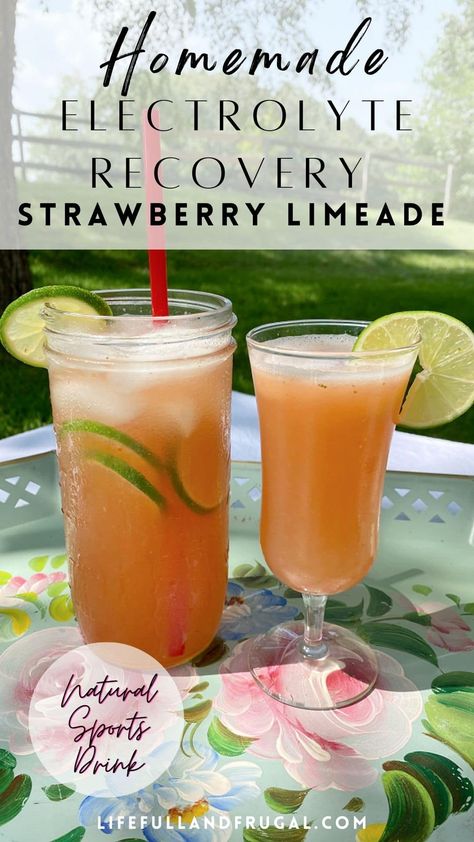 Electrolight Drink, Electrolyte Water Recipe, Electrolyte Recipes, Homemade Electrolyte Drink Recipes, Homemade Electrolytes, Healthy Elixirs, Diy Electrolyte Drink, Healthy Drink Ideas, Wellness Juice