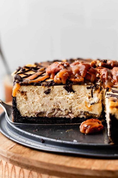 Caramel Turtle Cheesecake #oreo #pecan #creamcheese #sourcream #lemon #caramel #chocolate #cheesecake #baking #dessert #dessertrecipe | Sally's Baking Recipes Turtle Deserts, Chocolate Caramel Cheesecake Recipe, Caramel Turtle Cheesecake, Low Carb Gluten Free Desserts, Turtle Cheesecake Recipe, Turtle Candies, Smooth Cheesecake, Chocolate Caramel Cheesecake, Caramel Pecans