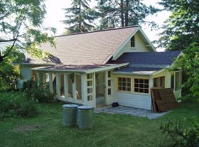 A Country Farmhouse: The Evolution of the Exterior. Awesome before @ after pics. Love this house! 1940 Farmhouse, Country Farmhouse Exterior, 1940s Cottage, Exterior House Remodel, Farmhouse Architecture, Old Cottage, Farmhouse Exterior, Old Farmhouse, Country Farmhouse