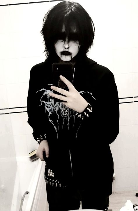 Evan bloodlust emo corpse paint metalhead black metal Goth Corpse Paint, Corpse Paint Men, Evan Bloodlust, Goth Men Makeup, Corpse Paint Ideas, Corpse Paint Makeup, Corpse Makeup, Metalhead Makeup, Haunted House Makeup