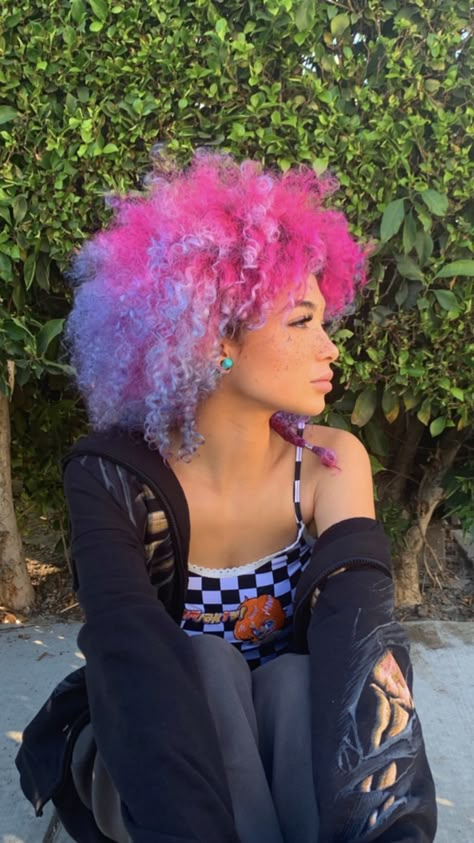 Hair Color Ideas Trending, Pink And Blue Hair, Pink And Purple Hair, Purple Hair Color Ideas, Purple Hair Color, Dyed Curly Hair, Colored Curly Hair, Dyed Hair Inspiration, Beautiful Curly Hair