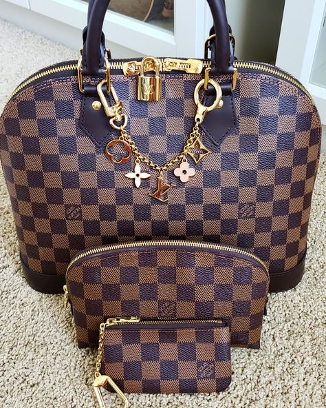 Alma Pm Louis Vuitton Outfit, Alma Pm Louis Vuitton, Louis Vuitton Bag Alma Bb, Louis Vuitton Noe Bag, Lv Alma Bb, Louis Vuitton Black Purse, New Louis Vuitton Handbags, Louis Vuitton Handbags Neverfull, Louis Vuttion