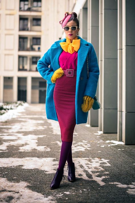 Colourful Tights, Bright Winter Outfits, Colorful Street Style, Bright Outfit, Conservative Outfits, Dapper Outfit, Dopamine Dressing, Winter 22, Amazing Clothes