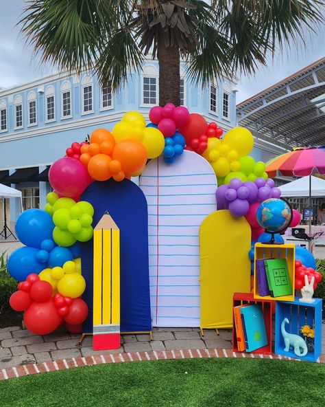 🎈Back to School events🎈 🎈✨ Get ready to elevate your back-to-school events with vibrant balloon decor! 📚🌟 Whether you're celebrating the start of a new school year or hosting a fun gathering, our colorful balloon arrangements are here to brighten up the occasion. 🎉 From whimsical arches to playful balloon bouquets, we've got everything you need to create a picture-perfect backdrop that students will love! 🎈💫 Let's make this school year extra special with a pop of color and a lot of fun! 🎓🌈 ... Preschool Graduation Decorations, Back To School Bash, Colorful Balloons, Balloon Arrangements, Preschool Graduation, School Photo, School Event, Balloon Columns, Balloon Decor