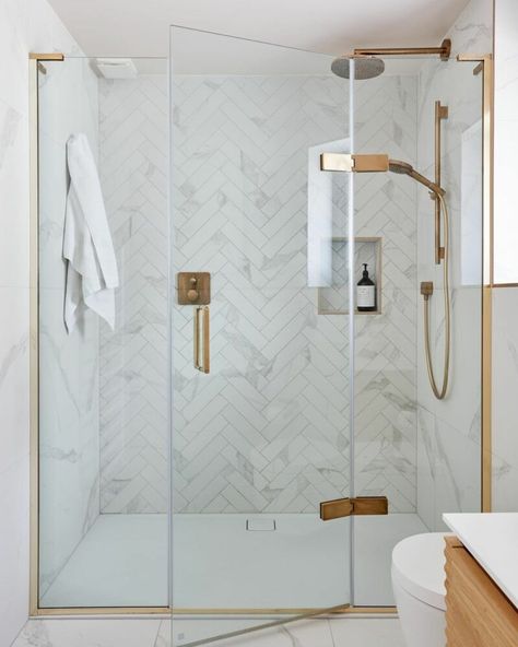 Herringbone Bathroom Tile Ideas - 21 ways to work the statement tile trend - Atlas Ceramics Bathroom Herringbone Tile, Herringbone Bathroom Tile, Gold White Bathroom, Wetroom Ideas, Herringbone Bathroom, Bathroom Wetroom, Herringbone Tile Bathroom, Secondary Bathroom, Small Shower Room