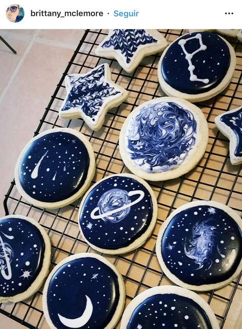 Space Cupcake Ideas, Galaxy Bday Party Ideas, Saturn Cookies, Starry Night Cookies, Space Decorated Cookies, 18th Cookies, Moon Themed Food, Solar Eclipse Cookies, Space Brownies