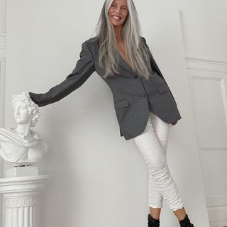 ANNIKA VON HOLDT (@annikavonholdt) • Foto e video di Instagram Annika Von Holdt, My Clothes, Denmark, White Jeans, Pants, How To Wear, Dresses, Clothes, Instagram