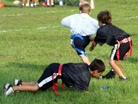 With many parents now looking for alternatives to tackle football, here are five ways young athletes can develop their skills in a low contact setting. Football Routes, Flag Football Drills, Youth Flag Football, Football Stand, Tackle Football, Flag Tag, New Defender, Football Drills, Football Stuff