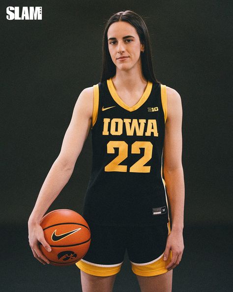 Iowa Basketball, Basketball Girlfriend, Walk Idea, Caitlin Clark, Basketball Wallpaper, Kids Basketball, Gym Memes, Love And Basketball, Basketball Girls