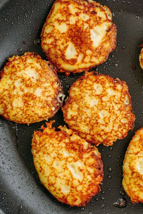 Stuffed Potato Pancakes - Draniki (VIDEO) - NatashasKitchen.com Estonian Recipes, Russian Breakfast, Mashed Potato Pancakes Recipe, Latvian Food, Breakfast Potato, Estonian Food, Pork Bites, Potatoe Pancake Recipe, Stuffed Potato