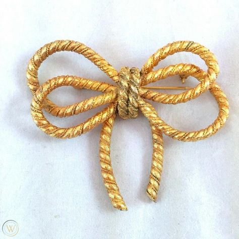 Rope Tattoo, Minnie Costume, Ribbon Pin, Bow Tattoo, Bow Brooch, Jewellery Inspiration, Christmas Bow, Bow Jewelry, Gold Ribbon