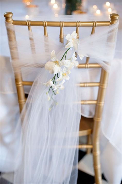 7 Stylish Wedding Chair Covers - tulle (via afloral) Diy Tulle, Chair Bows, Wedding Chair Decorations, Chair Sash, Chair Covers Wedding, Orchid Wedding, Blue Wedding Flowers, Chair Sashes, Pink Wedding Flowers