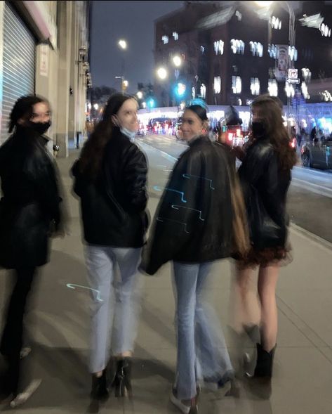 Aesthetic Besties, Friends Group Photo, Friendship Group, Friendship Photography, Friendship Photos, Girl Friendship, Nyc Aesthetic, Aesthetic Life, Best Friends Aesthetic