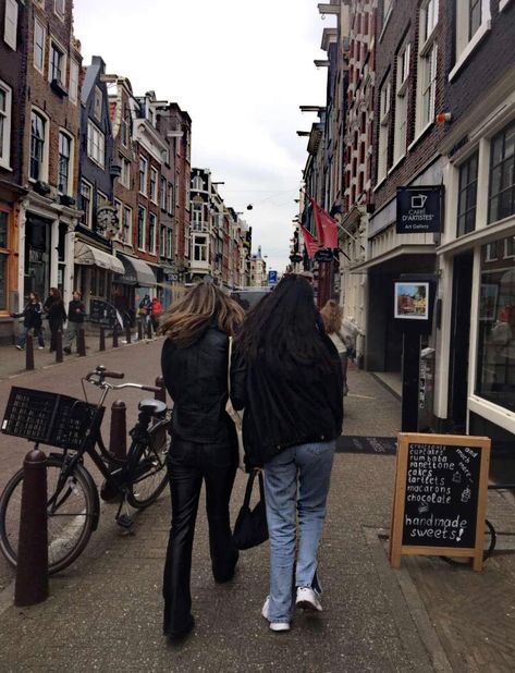 #aesthetic #amsterdam #city #citybreak #friends #bestfriends #besties #recipe #fashion #fits #outfitoftheday Aesthetic Amsterdam, Amsterdam Aesthetic, Amsterdam City, Fashion Fits, Amsterdam