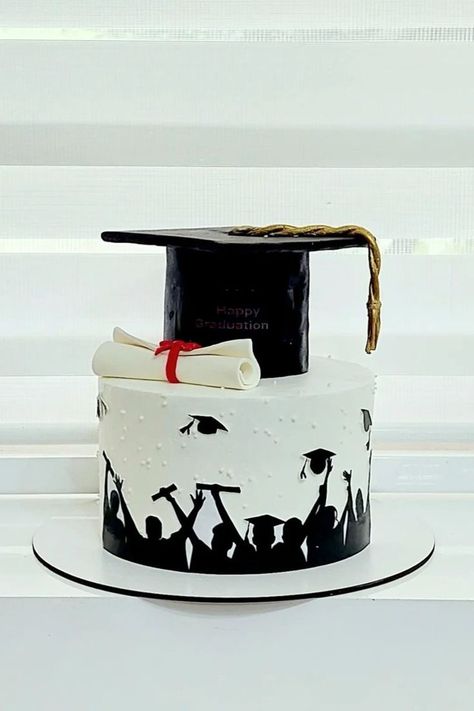 Graduation Day is one of the most important milestones in your student life. The journey you had so far and this particular day will be celebrated on a grand scale Graduation Cake For Man, Student Cake Ideas, Graduation Cake Ideas 2023, Graduation Cupcake Ideas, Graduation Theme Cake, Simple Graduation Cakes, Graduation Cake Ideas, Graduation Cap Cake, Graduation Cake Designs