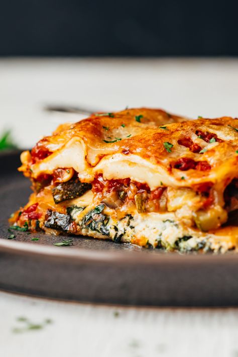 Easy Vegetarian Lasagna with Step by Step Directions - My Food Story Indian Lasagna Recipe, Veg Lasagna Recipe, Best Vegetarian Lasagna, Best Vegan Lasagna Recipe, Easy Vegetable Lasagna, Latios Pokemon, Vegetarian Lasagne, Lasagna Recipe With Ricotta, Vegetarian Lasagna Recipe