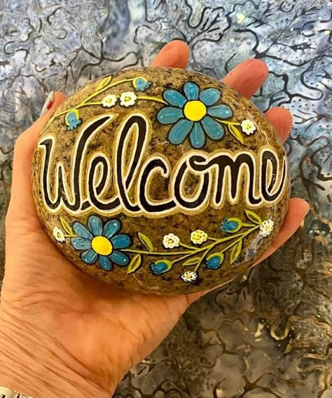 Welcome Rocks Painted, Welcome Rock Painting Ideas, Welcome Rock Painting, Teacher Rocks, Rocks Decor, Welcome Ideas, Flower Rocks, Diy Painted Rocks, Summer Rocks