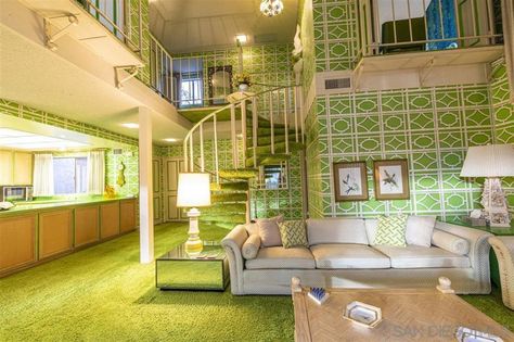 Groovy green ‘time capsule’ home left untouched for 45 years Time Capsule House, 70s Architecture, Green Countertops, 70’s Decor, Retro Homes, Georgian Fireplaces, Curtains Bed, Capsule House, 70s Interior