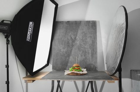 Flatlay Lighting Setup, Food Lighting Setup, Light Setup Photography Product, Lighting Equipment Photography, Food Photography Lighting Setup, Food Photography Setup Lights, Food Photography Studio, Reflector Photography, Food Photography Lighting