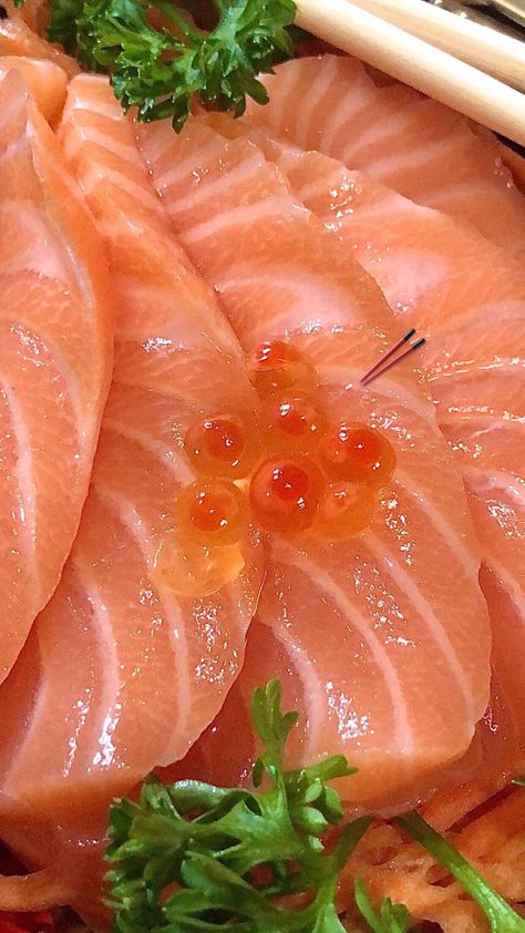 Salmon Sashimi Aesthetic, Salmon Sashimi, Light Appetizers, Japan Food, Healthy Nutrition, Food Obsession, Salmon Recipes, Pretty Food, Nutrition Recipes