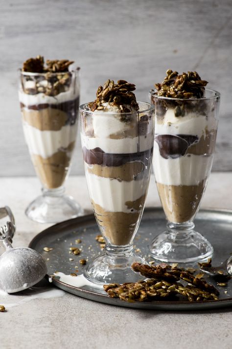 Coupe glacée estivale - K pour Katrine Desserts In A Glass, Dessert Simple, Cold Meals, Trifle, Frozen Treats, Food Cravings, Easy Desserts, Healthy Dinner Recipes, Healthy Snacks