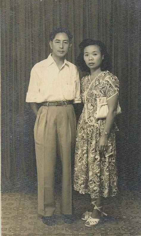 Vintage Filipino, Filipino History, Vintage Myanmar, Classic Couple, Filipino Fashion, Tempo Doeloe, Medicine Man, 1950’s Fashion, Old Hairstyles