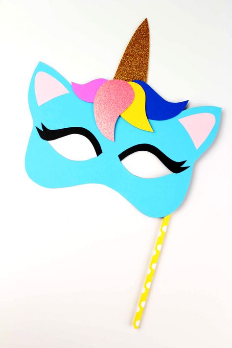 These unicorn masks would make awesome party favours, and work well as an excellent party activity for unicorn themed birthdays.     Unicorn Mask Craft + Printable Colouring Sheet Mask Supplies: Cardstock Gold Glitter Foam Sheet or Cardstock Paper Straws Glue Scissors Rhinestones (optional) Crayons or Markers (colouring sheet mask) Gold Glitter (colouring sheet mask) … Paper Plate Masks, Mask Craft, Awesome Party Favors, Foam Sheet Crafts, Unicorn Mask, Paper Plate Crafts For Kids, Printable Colouring, Unicorn Printables, Frugal Mom