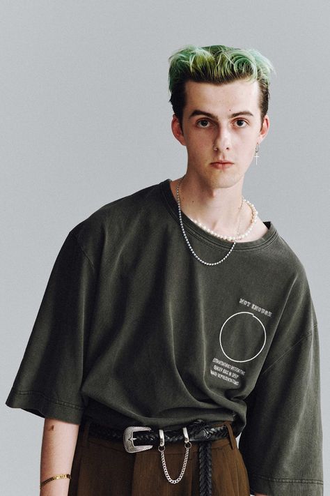 JIEDA Spring/Summer 2021 Collection Lookbook | HYPEBEAST Looks Streetwear, Alt Boy, Bleached Jeans, Fashion Network, Women's Belts, Turtleneck Shirt, Striped Turtleneck, Graphic Tops, Trend Forecasting