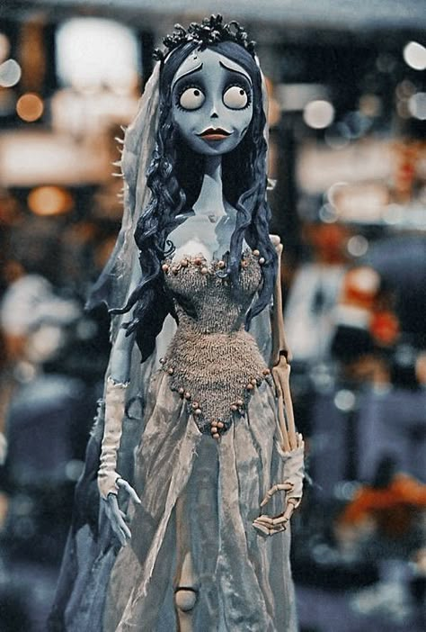 A Corpse Bride, Corpse Bride Doll, Tattoos Skeleton, Corpse Bride Makeup, Painting Tattoos, Skeleton Costumes, Halloween Bride Costumes, The Corpse Bride, Corpse Bride Costume