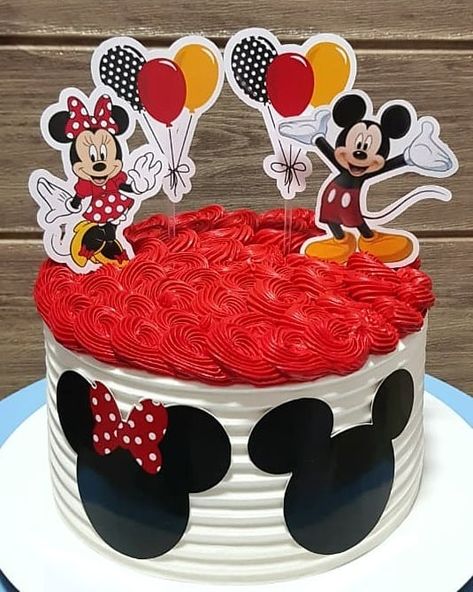 Bolo fofo com topo Minnie e Mickey! 😍❤️ Mickey Mouse Cake Design, Pastel Mickey Mouse, Miki Mouse, Mickey And Minnie Cake, Mickey Cake, Minnie Y Mickey Mouse, Mickey Cakes, Bolo Minnie, Tema Disney