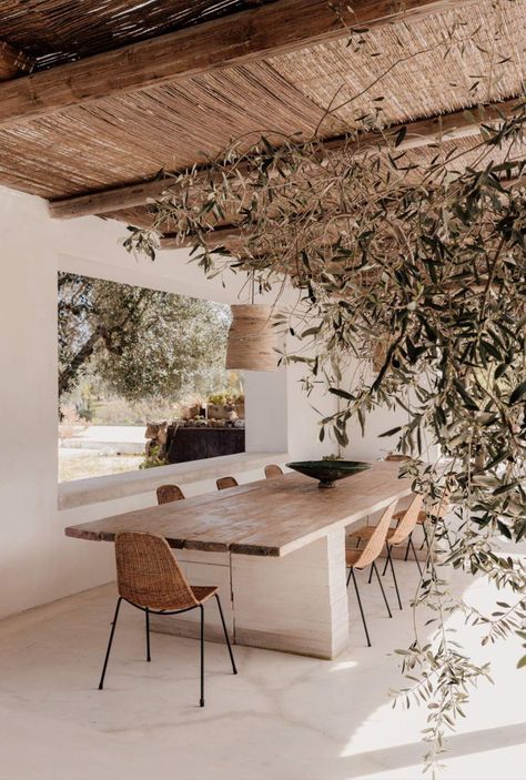 Villas In Italy, Small Patio Garden, Casa Exterior, Spanish House, Boutique Homes, Small Patio, Al Fresco Dining, Olive Tree, Dining Space