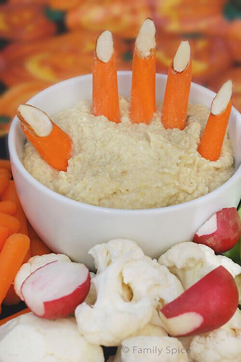 Halloween Hummus, Halloween Cooking Ideas, Easy To Make Food, Healthy Halloween Party Food, Halloween Party Menu, Pumpkin Platter, Scary Party, Fun Halloween Treats, Healthy Halloween Treats