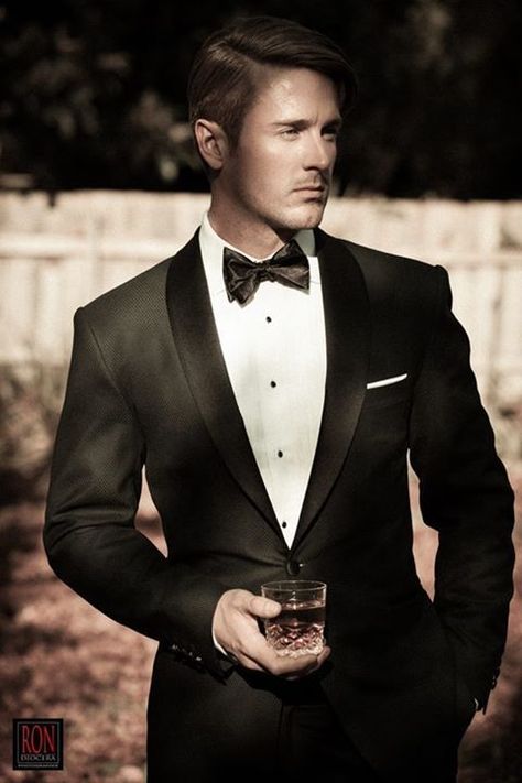 Tuxedo is the classic attire for men and it represents style, class, elegance and personality. There are set rules for wearing a tuxedo and it is important to get them straight. Prom Tux, 3 Piece Suit Wedding, Dinner Jackets, Interview Outfits Women, Don Pedro, Wedding Tux, Dinner Suit, Successful Men, Black Tie Affair