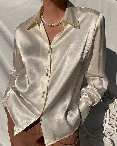 LES FLEURS STUDIO (@lesfleurstudio) • Instagram photos and videos White Silky Shirt Outfit, White Silk Shirt Outfit Classy, Silk Polo Outfit Women, Satin White Shirt Outfit, White Shirts Aesthetic, Old Money Blouse, White Silk Blouse Outfit, Flo Photoshoot, Outfit Inspo Old Money