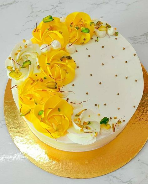 Holud Cake Designs, Rasmalai Cake Decoration Ideas, Rasmalai Cake Decoration, Ras Malai Cake Designs, Rasmalai Cake Designs, Rasmalai Cake Recipe, Rasmalai Cake, Cube Cake, Mango Cake