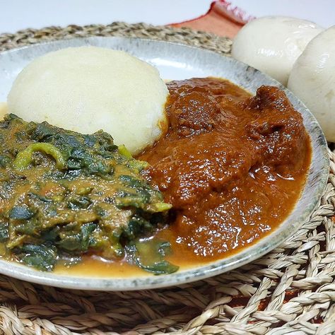 Fufu With Nigerian Beef Stew & Nigerian Spinach Stew Recipe https://resepmamiku.com/en/fufu-with-nigerian-beef-stew-nigerian-spinach-stew-wondernonieskitchen African Beef Stew With Fufu, Nigerian Beef Stew, African Beef Stew, Tender Beef Stew, Efo Riro, Spinach Stew, African Stew, West African Countries, Africa Food