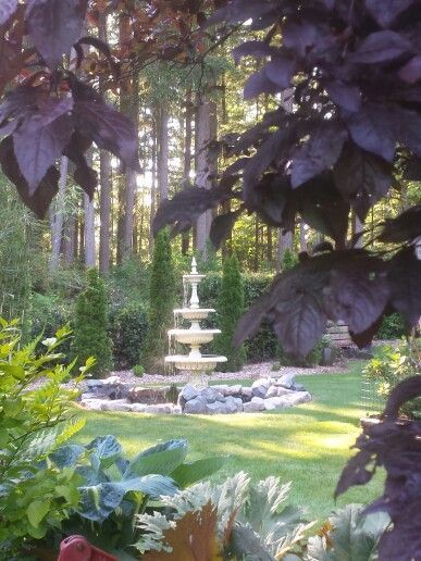 Beautiful Fountains Garden Ideas, Fountain Garden Aesthetic, Fairy Fountain Aesthetic, Garden Fountain Aesthetic, Flower Garden With Fountain, Gardens With Fountains, Big Water Fountain, Royal Garden Aesthetic, Royal Fountain