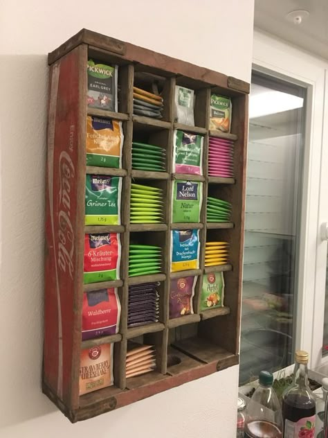 Tee Organisation, Coke Crate Ideas, Casa Vintage, Tea Storage, Tea Bar, Healthy Clean Eating, Spice Rack, Tea Bags, Hidden Storage