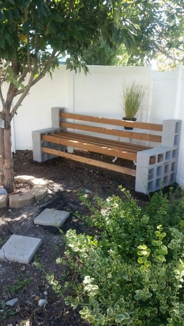 Bench With Bricks And Wood, Cute Benches Outside, Diy Brick Bench Outdoor, Brick Bench Outdoor, Benches For Outside, Brick Bench, Front Flower Bed Ideas, Fence Border Landscaping, Landscaping Tropical