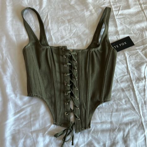 Green Witch Style, Outfits With Green Shirt, Olive Green Outfit Aesthetic, Green Top Aesthetic, Green Corsets, Green Clothes Aesthetic, Corset Top Green, Cottagecore Tops, Corset Cottagecore