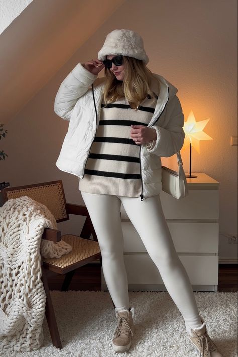 Beige white leggins, stripped knit sweater, white jacket, bucket teddy fluffy hat, white beige neutral bad, outfit, look, fit, fashion, clothes Neutral Winter Outfit, Fluffy Hat, Fit Fashion, Chic Sweaters, Sweater White, White Coat, Outfits With Hats, White Jacket, White Beige