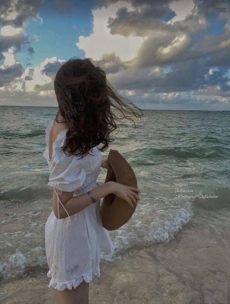 White Beach Dress Photoshoot, White Beach Dress Short, White Dress Beach Photoshoot, Picnic Poses, Beach Dress Photoshoot, White Dress Beach, Aesthetic White Dress, White Dress Aesthetic, Boho Shoot