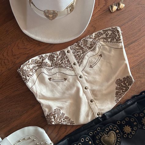 our best selling top, now in 3 colors 🖤 product: faux suede western embroidered strapless corset top in cream, brown and black . . . . western style, western corset top, trending style, western boutiques, country boutiques, country concert outfits, nashville outfits, cute western outfits, bachelorette party outfits Cowgirl Shirts Westerns, Western Style Fashion, Western Wear Ideas, Cojo Concert Outfit, Western Festival Outfits, Acl Outfits Festivals, Acl Festival Outfit, Western Birthday Outfit, Vintage Western Outfits