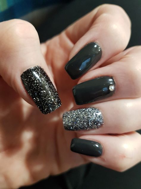 Nails With Sparkles, Dark Grey Nails, Grey Nails, Gray Nails, Glitter Dipped, Nails For Kids, Nail Extensions, Nails Designs, Simple Nails