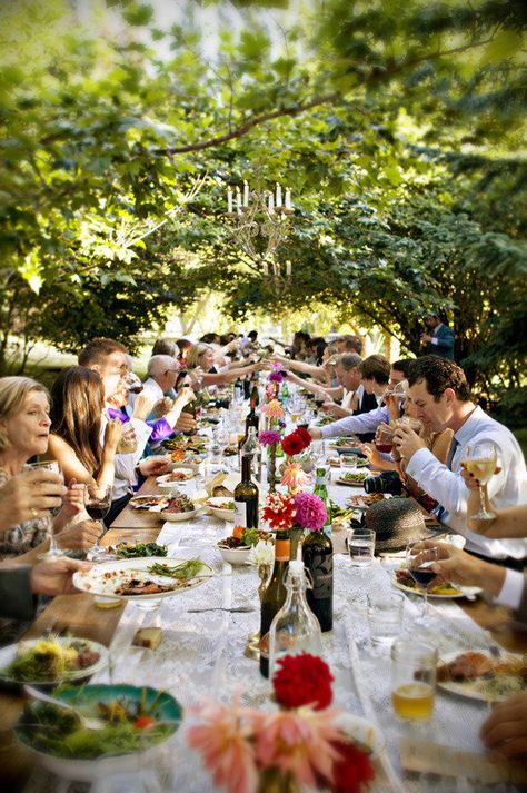 Wedding Reception Dinner, Reception Dinner, Long Table, Wedding Dinner, Backyard Bbq, Island Weddings, Wedding Food, Backyard Wedding, Country Wedding