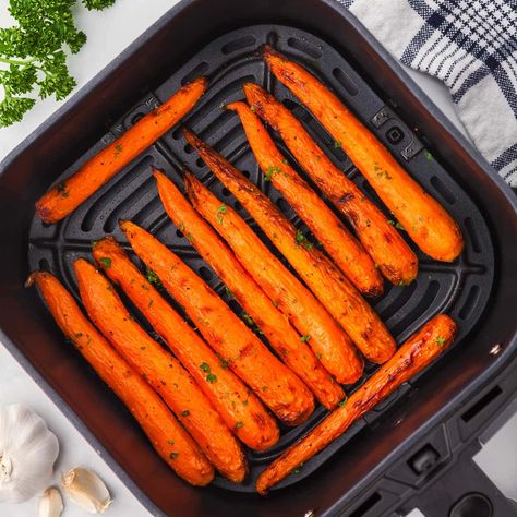 Air Fryer Carrots – The Travel Bite Air Fryer Roasted Carrots, Air Fryer Carrots, Carrot Dishes, Carrot Recipe, Grilled Carrots, Easy Air Fryer, Carrot Recipes, Fryer Recipes, Air Fryer Recipes